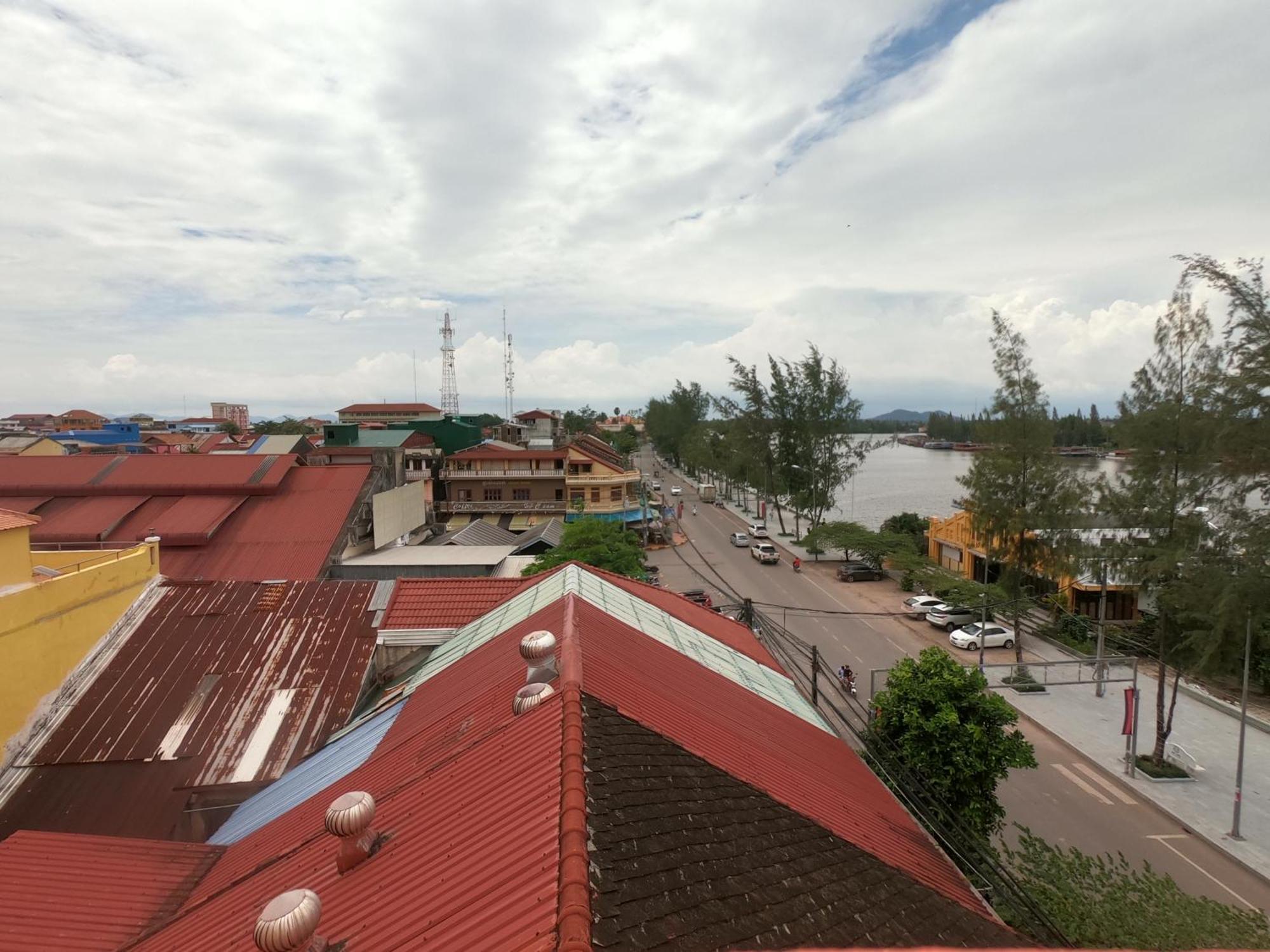Good Morning Kampot Hotel Exterior photo